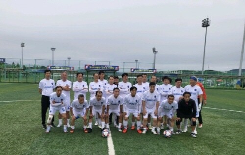 축구협회 60대 대표팀이 제13회 대통령기 전국축구한마당 공동 3위에 입상했다. 사진=기장군 제공