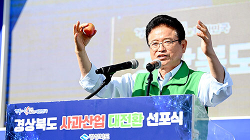 25일 이철우 지사가 경북도 사과산업 대전환 선포식에서 인삿말을 하고 있다. 사진=경북도 제공