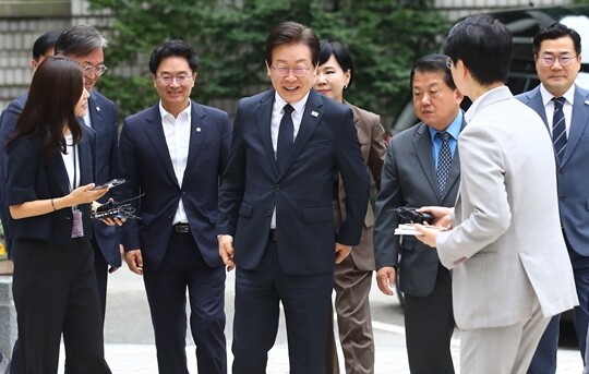 이재명 더불어민주당 대표가 지난 9월 20일 서울 서초구 서울중앙지법에서 열린 공직선거법 위반 1심 결심 공판에 출석하고 있다. 사진=임준선 기자