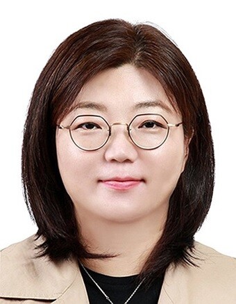 15일 국정감사 자리는 김주영 어도어 대표가 대표직 선임 후 대중들 앞에 서는 첫 공식석상이다. 사진=어도어 제공