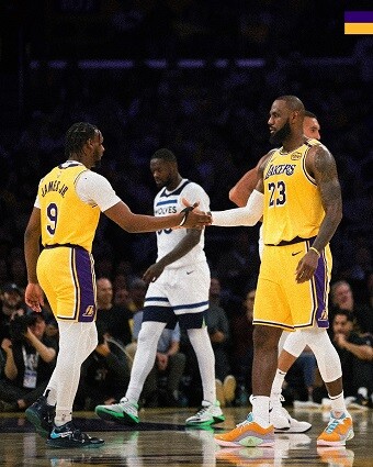 르브론 제임스가 아들과 함께 NBA 경기에 뛰는 역사를 남겼다. 사진=LA 레이커스 페이스북