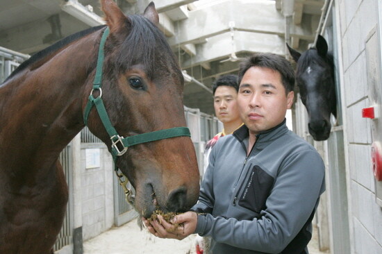 렛츠런파크 부산경남 백광열 조교사. 사진=한국마사회 부산경남본부 제공