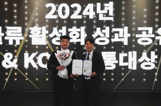 동반성장위원장상 수상 모습. 사진=코레일유통 제공