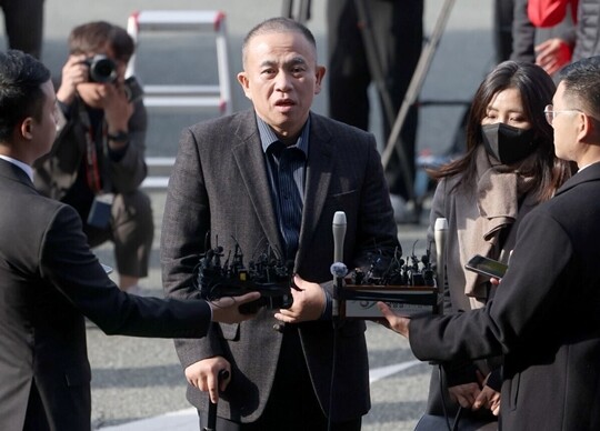 '공천 개입 의혹'의 핵심 인물인 명태균 씨가 지난 11월 8일 경남 창원시 성산구 창원지방검찰청에 출석하고 있다. 사진=연합뉴스