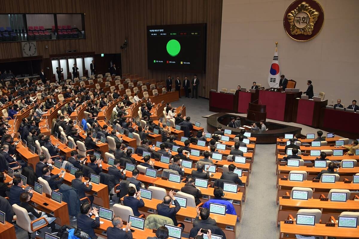 국회는 우원식 국회의장이 소집한 본회의에서 비상계엄 해제 요구 결의안을 가결시켰다.  사진=연합뉴스