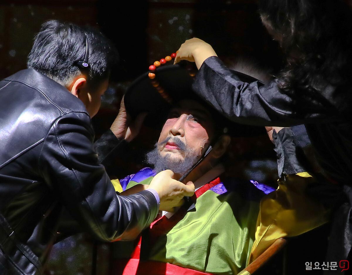 리허설을 준비하고 있는 허숙자 원로배우.