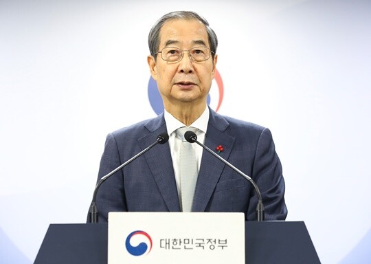 한덕수 대통령 권한대행이 12월 14일 서울 종로구 정부서울청사에서 대국민담화를 발표하고 있다. 사진=임준선 기자