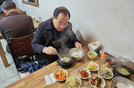 하윤수 전 부산시교육감이 SNS에 올린 포스팅 이미지. 사진=하윤수 페이수북