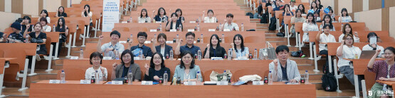 ‘한국연구재단 이사장상’ 수상 기념촬영 모습. 사진=경성대 제공