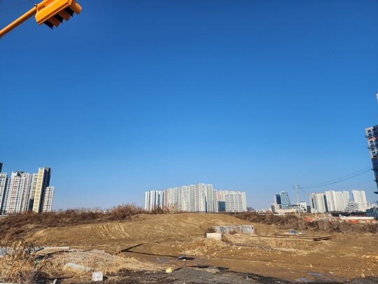 경기 고양시 장항공공주택지구 개발사업지. 장항공공주택지구 바로 너머에 있는 고양방송영상밸리도 아직은 토지 조성 사업만 진행되고 있다. 사진=김명선 기자