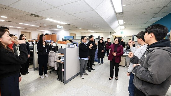 과천문화재단 방문한 신계용 과천시장. 사진=과천시 제공