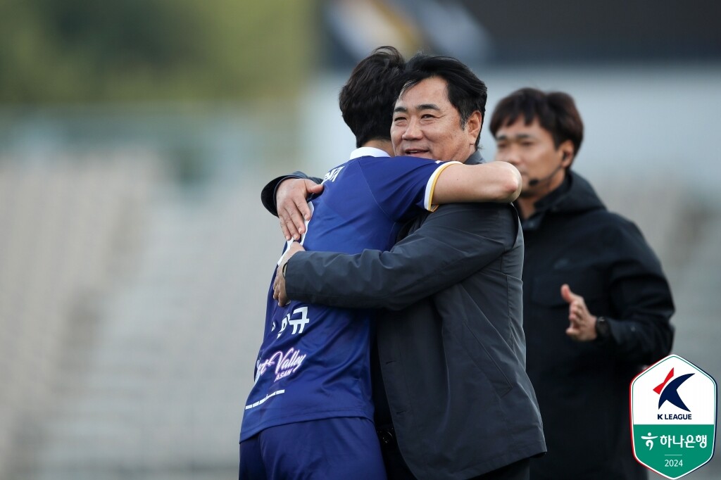 지난 시즌 승격이 눈앞에서 좌절된 김현석 감독은 이제 전남을 이끌고 재도전에 나선다. 사진=한국프로축구연맹 제공