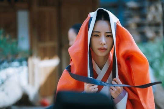 구덕이의 영원한 '숙적'인 소헤 아씨 역의 배우 하율리가 보여준 악독한(?) 모습도 후반부 구덕의 성장한 모습을 구축해 나가기 위한 양분이 됐다. 사진=JTBC 드라마 '옥씨부인전' 스틸컷
