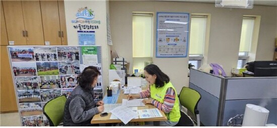 하하 마을건강센터 노인일자리 참여자 활동 장면. 사진=부산시 제공