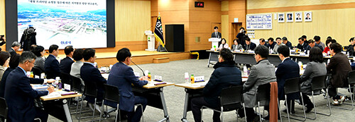 경산시가 11일 시청에서 대형 프리미엄 쇼핑몰 입주에 따른 지역발전 방안 연구용역 최종보고회 갖고있다. 사진=경산시 제공