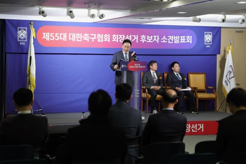 정 회장의 대항마로 나선 신문선, 허정무 후보는 과거 행정가 시절의 평가, 캠프 구성 등을 지적받으며 축구인들의 지지를 받지 못했다. 사진=KFA 제공