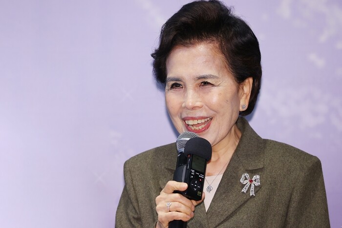 ‘이미자 전통가요 헌정 공연-맥(脈)을 이음’ 개최를 알리는 기자간담회에서 이미자가 돌연 “분명 이번 공연이 마지막이다. 그리고 레코드 취입도 안 할 것”이라고 말했다. 사진=연합뉴스