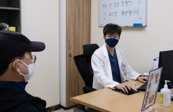 김건국 교수 진료 장면. 사진=온종합병원 제공