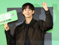 김수현, 고 김새론과의 연인설 파문…소속사 측 "가장 강력한 법적 대응할 것"