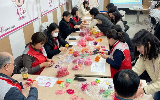 봉사활동 모습. 사진=부산은행 제공