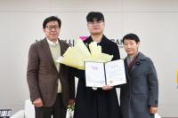 [부산시] 박형준 시장, 부산진구청 소속 공무원에게 감사장 수여 외