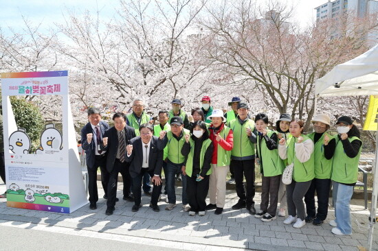 제6회 율하벚꽃축제 폐막 장면. 사진=김해시 제공