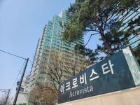 [현장] "시위대·유튜버 몰려올까 걱정" 윤석열 부부 돌아갈 아크로비스타 풍경