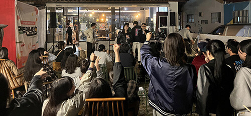 지난해 10월 경주 황리단길 내 한 카페에서 성황리에 열린 지역 청년들이 참여하는 네트워킹 프로그램 '경주만난데이'. 사진=경주시 제공