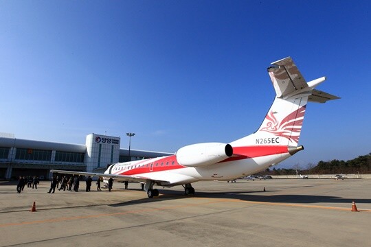   װ ڸͽ 忡 Ź  ̴. ڸͽ 50ν װ  󿡽 ERJ-145LR. =մ