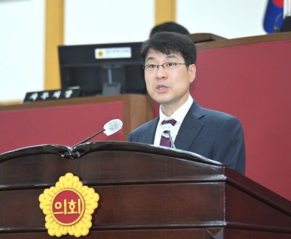 21일 대구시의회에서 김정기 대구시장 권한대행 행정부시장이 추경 예산안에 대해 설명하고 있다. 사진=대구시 제공