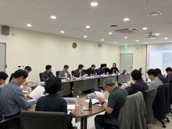 전문가프로그램위원회 장면. 사진=경남도 제공