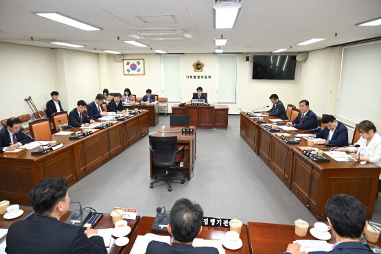 통합대학 중장기 발전계획 점검 모습. 사진=경남도의회 제공
