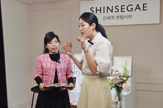 이대명과 라이브 장면. 사진=신세계 센텀시티 제공