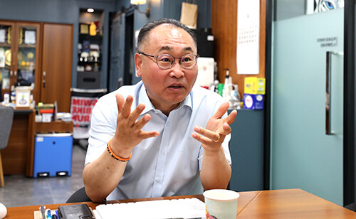 전해명 대표가 '일요신문'과 인터뷰를 하고 있다. 사진=남경원 기자