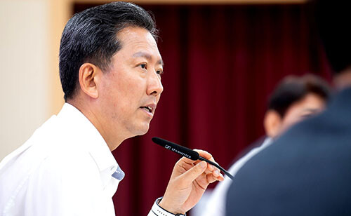 김장호 시장이 23일 열린 민선8기 공약사업 추진상황 보고회에서 발언하고 있다. 사진=구미시 제공