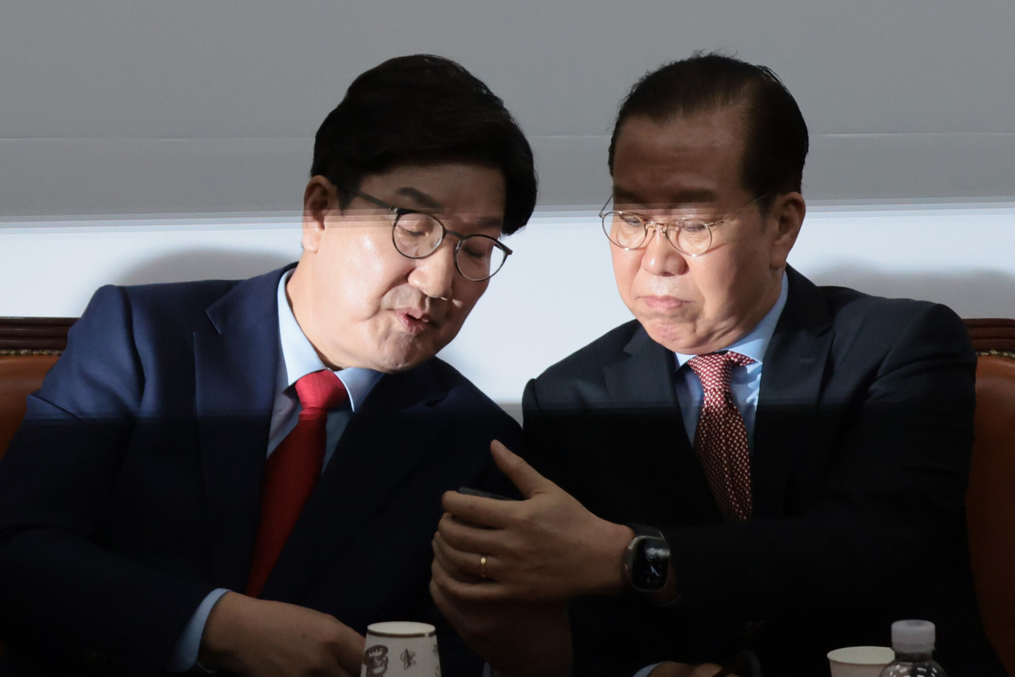 권성동 전 국민의힘 원내대표(왼쪽)와 권영세 전 국민의힘 비상대책위원장. 사진=박은숙 기자