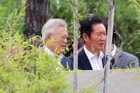 "잘해주시라"…문재인 전 대통령, 정청래 만났다 