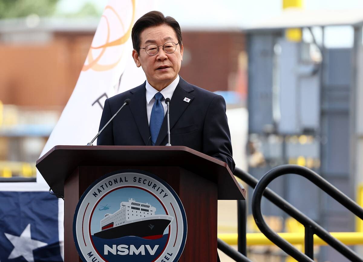 이재명 대통령이 27일(한국시간) 미국 필라델피아의 한화 필리조선소에서 '스테이트 오브 메인'호 명명식 축사를 하고 있다. 사진=연합뉴스