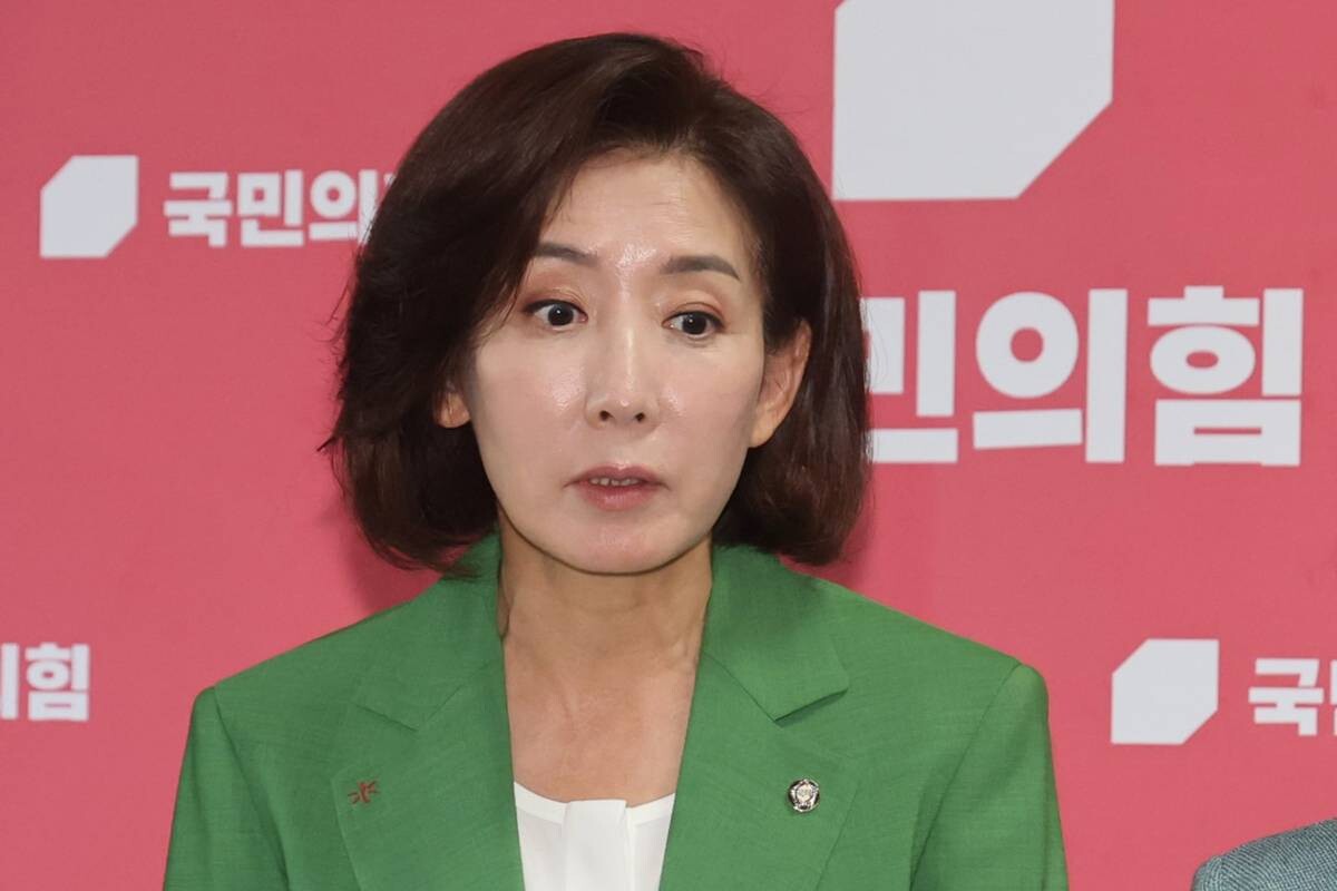 나경원 국민의힘 의원이 2일 국회에서 추미애 법제사법위원회위원장의 일방적인 회의 운영을 규탄하며 기자회견을 하고 있다. 사진=박은숙 기자