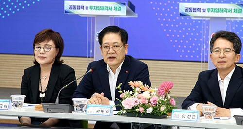 권명호 한국동서발전 사장이 인사말을 하고 있다.  사진 왼쪽 양금희 경북도 경제부지사. 사진=경북도 제공