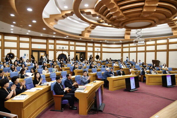 12일 여의도 국회의원회관에서 이주배경청소년을 위한 ‘전국다문화도시협의회 정책포럼’을 개최했다. 사진=김포시 제공