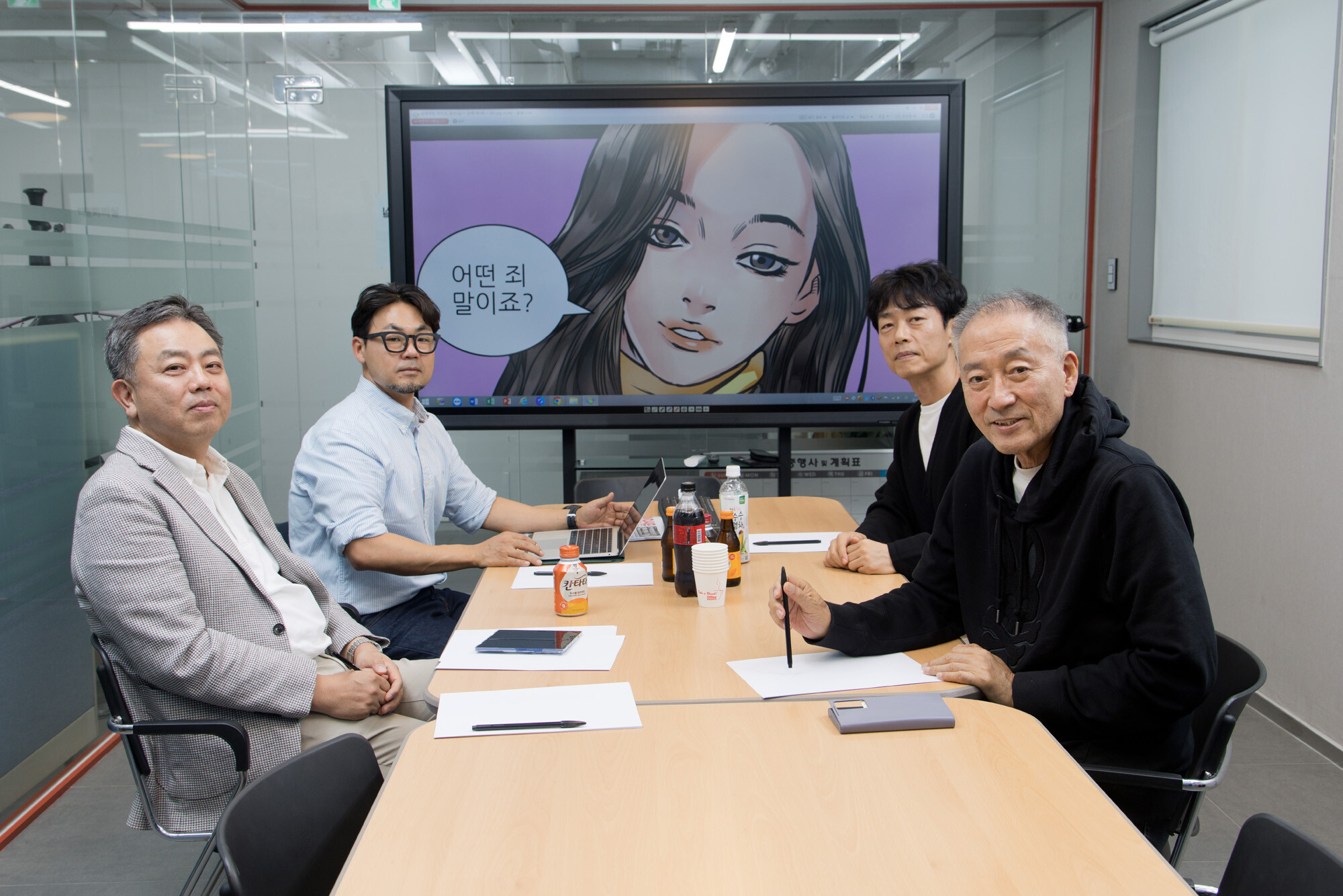 제15회 일요신문 만화공모전 최종심 심사위원들 모습. 왼쪽부터 오태엽 서울미디어코믹스대표, 이종규 제이큐코믹스 대표, 김형남 재담미디어 이사, 이현세 작가. 사진=이종현 기자