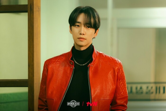 tvN 드라마 ‘태풍상사’에서 강태풍 역할을 맡은 이준호는 오렌지족으로 등장한다. 사진=tvN 제공