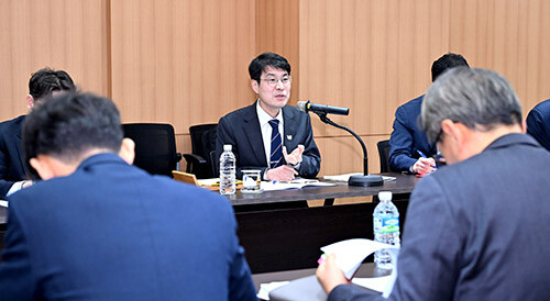 김정기 권한대행이 27일 동인청사에서 타운홀미팅 후속조치를 점검하는 회의를 주재하고 있다. 사진=대구시 제공