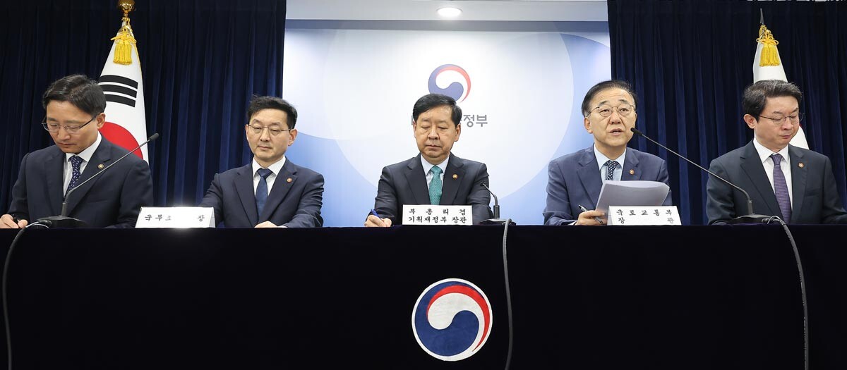 김윤덕 국토교통부 장관이 10월 15일 정부서울청사에서 열린 주택시장 안정화 대책 관계부처 합동 브리핑에 참석해 발언을 하고 있다. 사진=임준선 기자