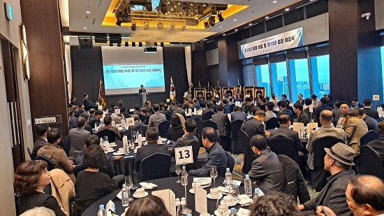 대한주택건설협회 인천광역시회가 28일 송도 오크우드호텔에서 도기봉 회장 이임식 및 이인석 신임 회장 취임식을 거행하고 았다. 사진 =박창식 기자