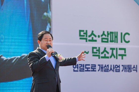 주광덕 남양주시장이 ‘덕소·삼패IC~덕소지구 연결도로 개설사업 개통식’에서 축사를 하고 있다. 사진=남양주시 제공