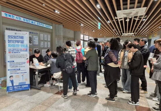 사업장 근로자의 건강을 위한 ‘건강한 근로자 되기: Healthy up!’ 장면. 사진=건보공단 부울경본부 제공