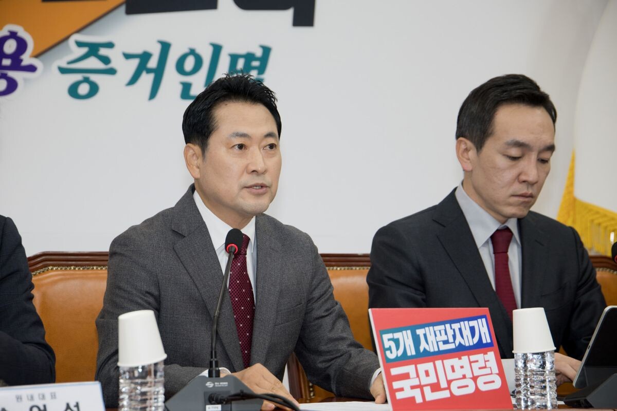 장동혁 대표가 3일 오전 국회에서 열린 국민의힘 최고위원회의에서 대장동 재판 등 중지된 재판의 즉각 재개를 주장하고 있다. 사진=이종현 기자