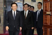 '이재명' 390번 언급…대장동 1심 판결 둘러싼 여야 공방전  